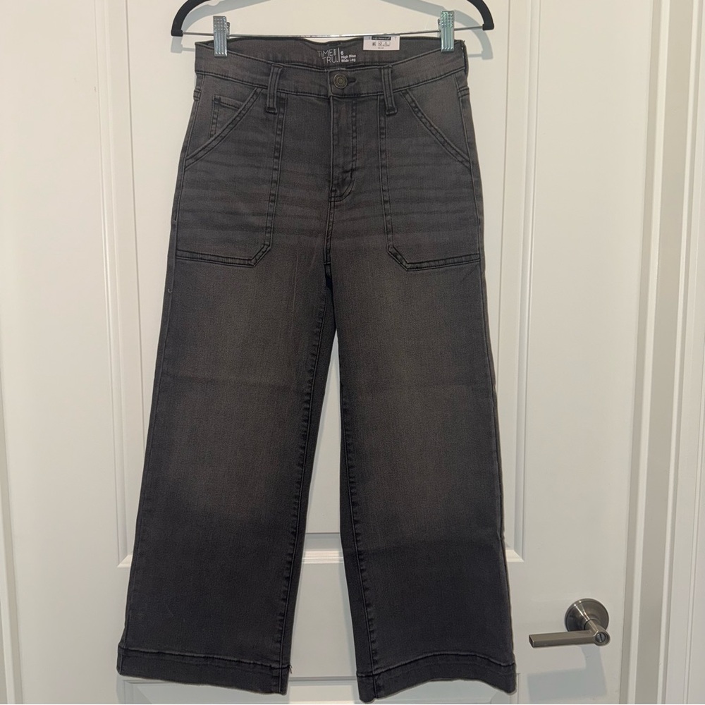 NWT Gray High Rise Wide Leg Cropped Jeans - Picture 2 of 5
